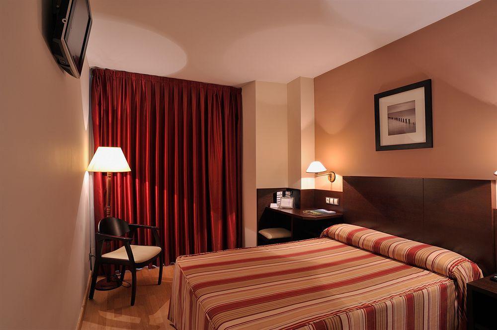 Hotel Castro Real Oviedo Exteriör bild