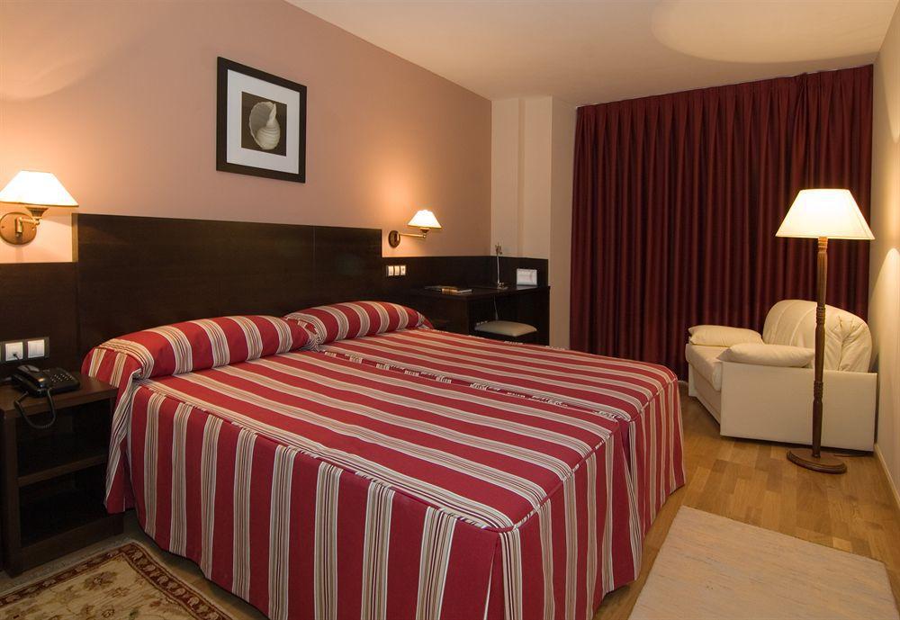 Hotel Castro Real Oviedo Exteriör bild
