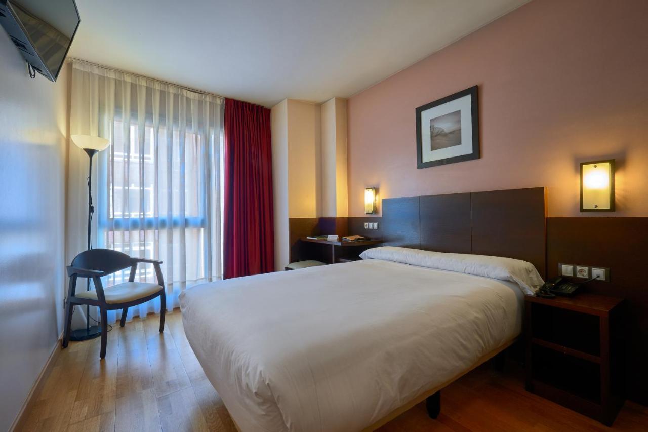 Hotel Castro Real Oviedo Exteriör bild