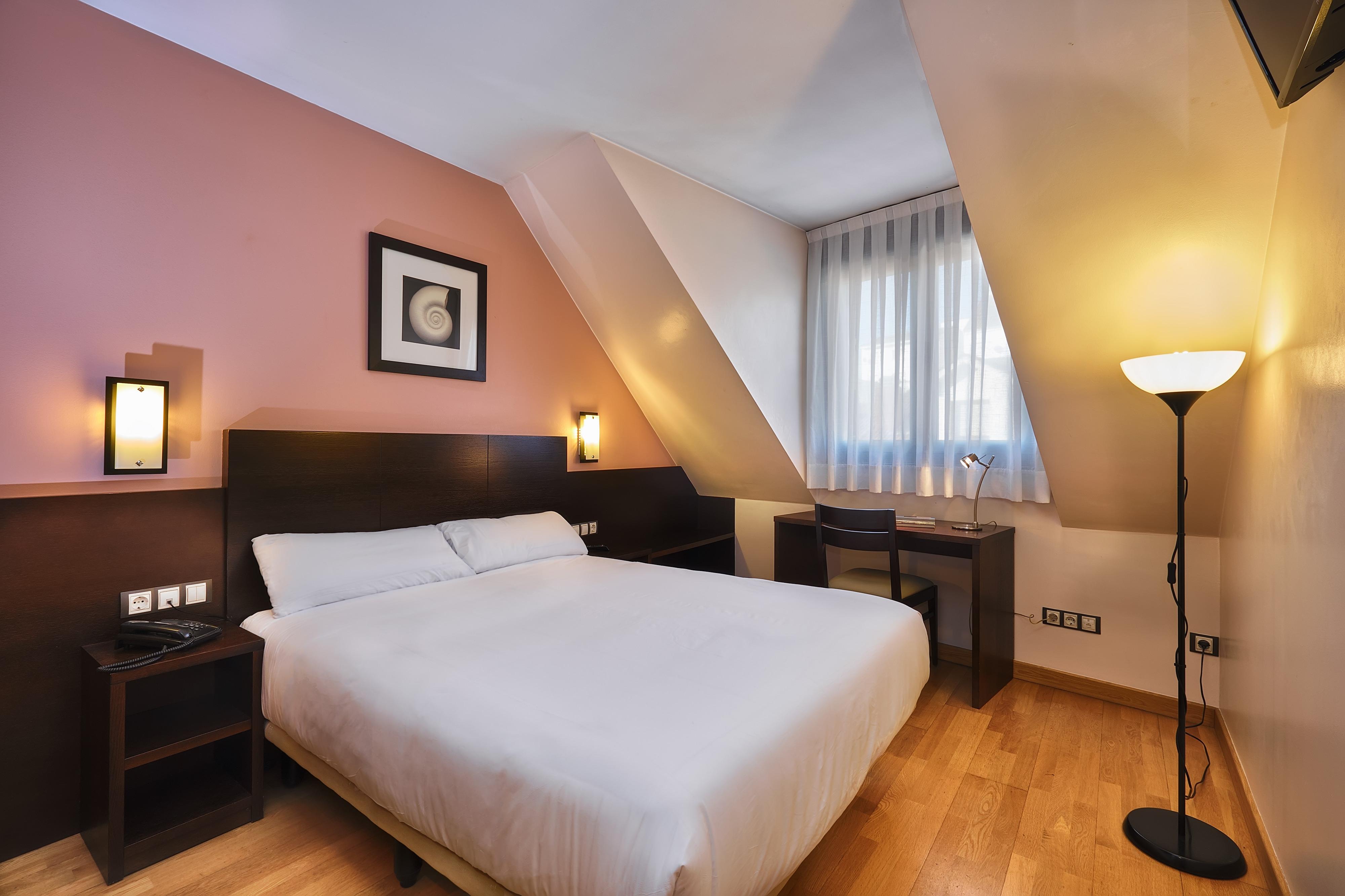 Hotel Castro Real Oviedo Exteriör bild