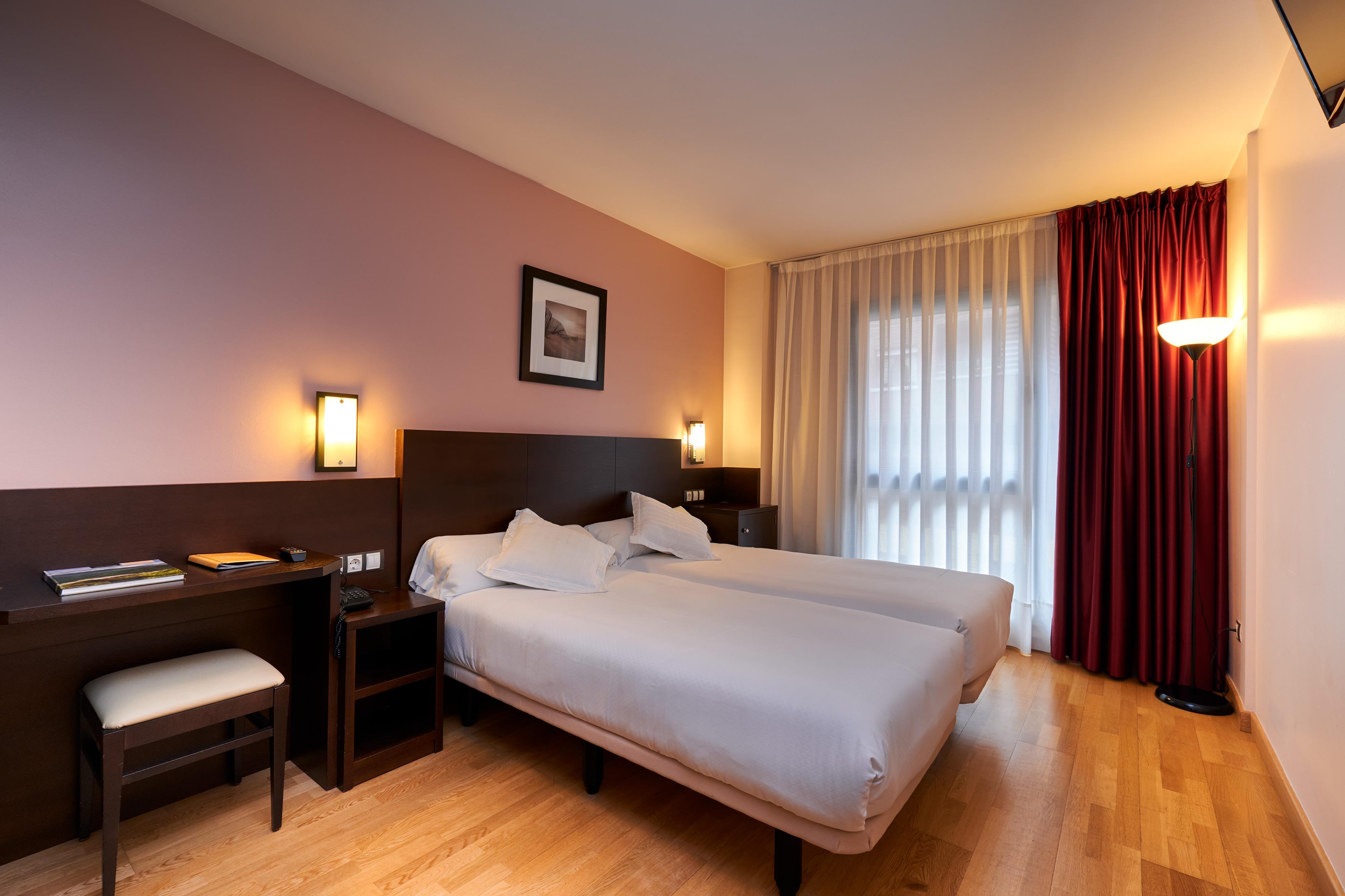 Hotel Castro Real Oviedo Exteriör bild