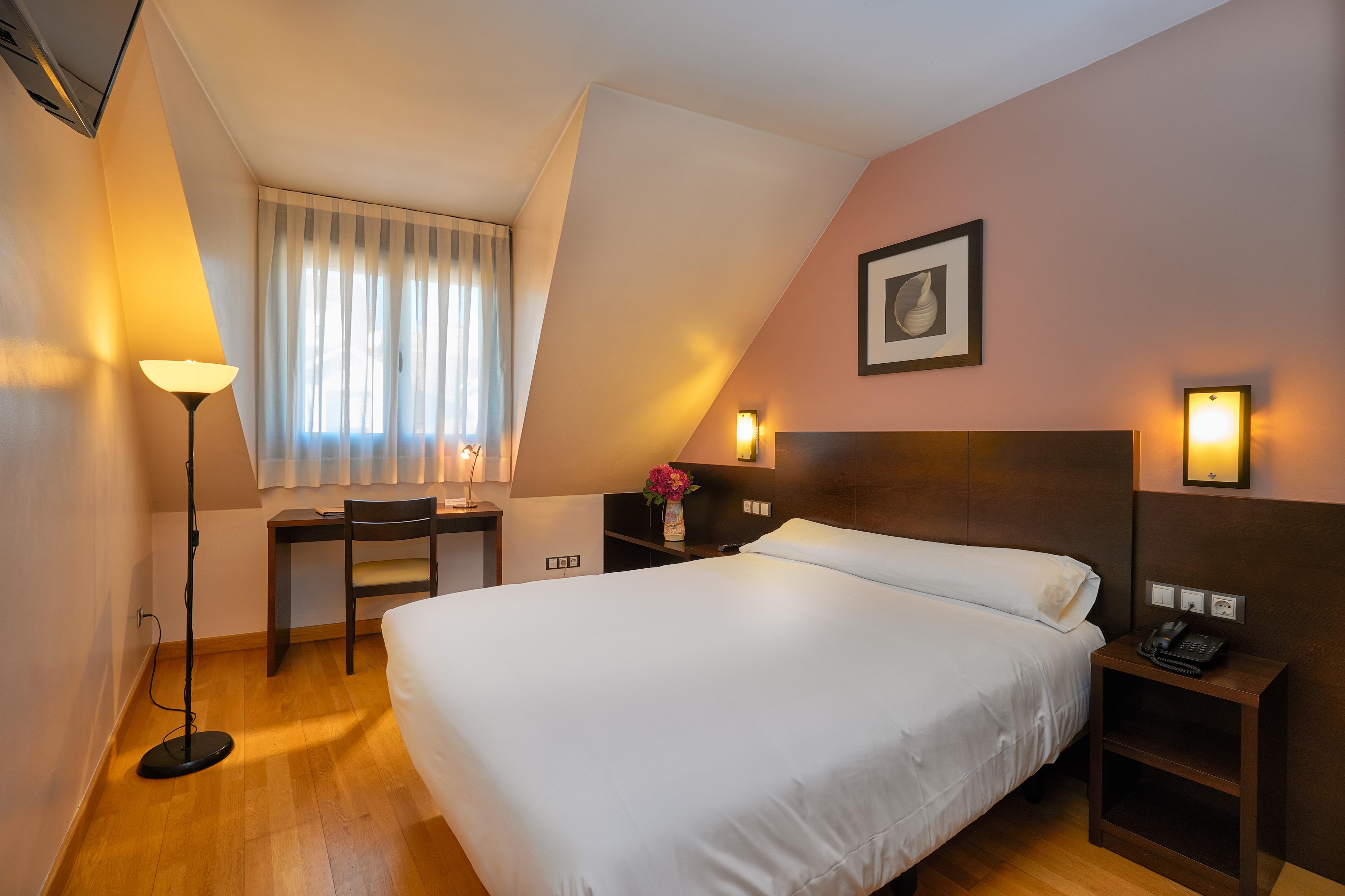 Hotel Castro Real Oviedo Exteriör bild