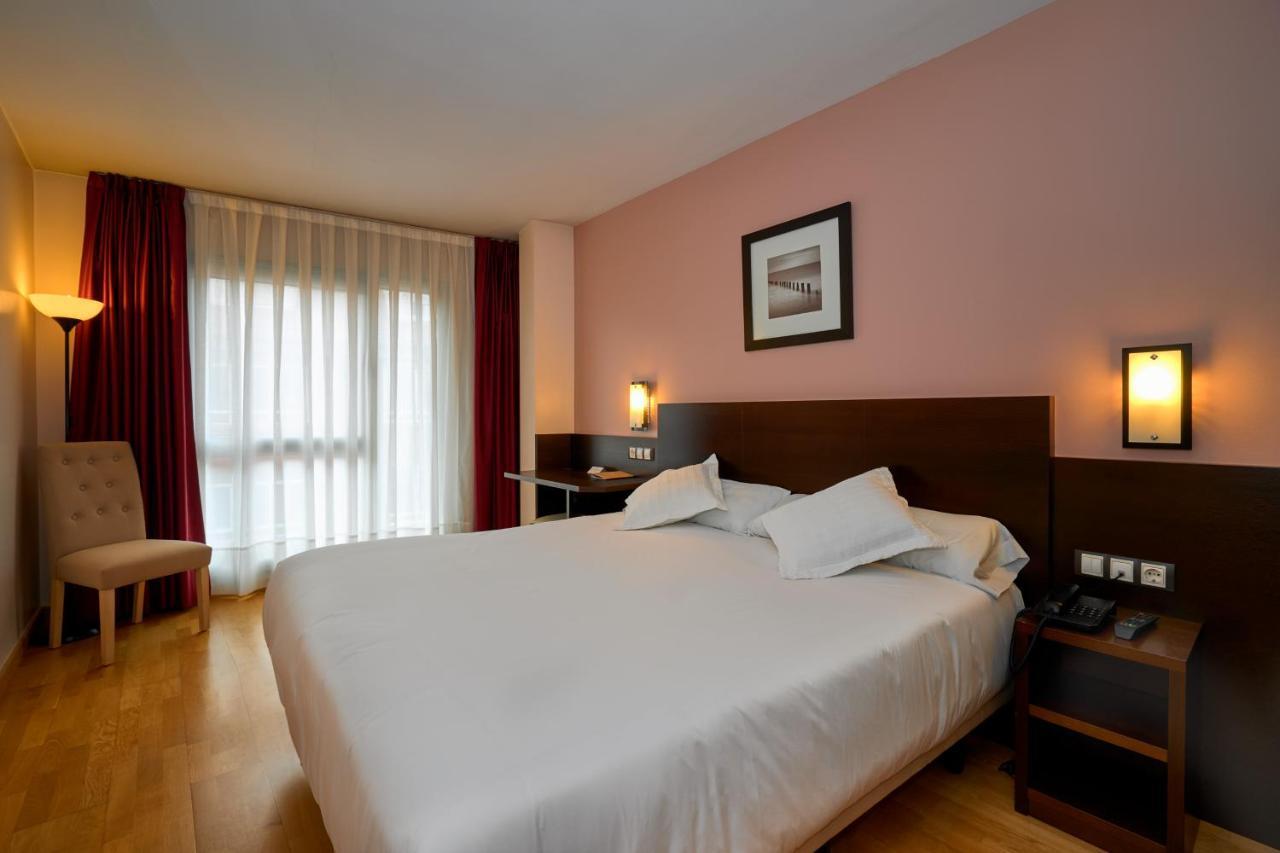 Hotel Castro Real Oviedo Exteriör bild